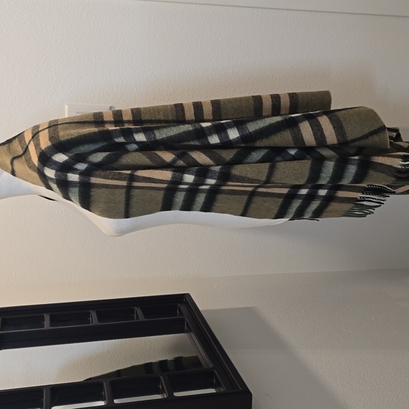 Edinburgh Plaid Wool Scarf Wrap Oversize - Picture 5 of 8